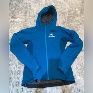 Beautiful Arc’teryx Atom hoodie size S